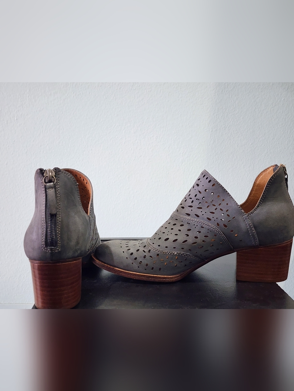 SOFFT | Wyoming Leather Bootie | Smoke Gray| US Womens 9 - Picture 4 of 8